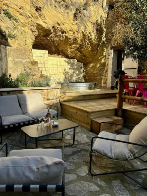 Charming Provencal Retreat with a Lush Private Courtyard